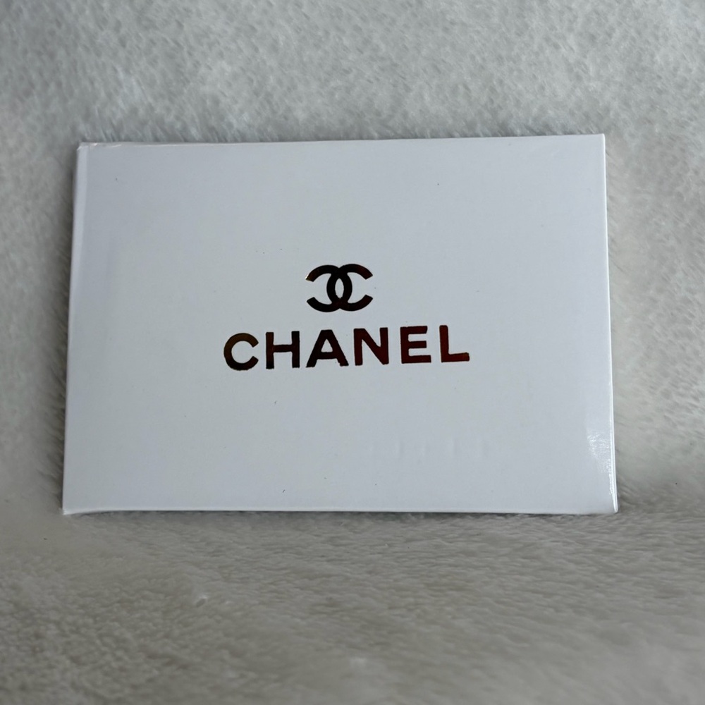 CHANEL beige leather card holder with cream box and gray card - Picture 2 of 4